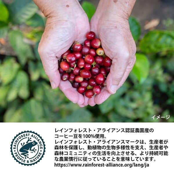 LOHACO（ロハコ）さんのインスタグラム写真 - (LOHACO（ロハコ）Instagram)「＼暮らしになじむLOHACO展／地球にやさしいドリップコーヒーで、おうちカフェを楽しもう！  個包装タイプのドリップコーヒーは簡単に本格的なコーヒーが味わえて便利である一方、ドリッパーなどのゴミが多く出てしまいますよね。  捨てる部分の多いドリップコーヒーだからこそ、環境に優しい循環型素材で持続可能な社会の実現を目指すことを考え、作られたのが『プレミアムドリップ ドリップオンザワールド グリーン』なんです。  ドリッパーに使用される石油由来原料は、再生可能資源である植物由来原料に全て置き換えました。  コーヒー豆は、レインフォレスト・アライアンス(※1)認証農園産を100％使用し、外箱はFSC認証紙(※2)を使用しています。  コーヒー豆から外箱、ドリッパーに至るまで環境に配慮した商品です。  風味は、やわらかな酸味と柑橘系のさわやかな香りのやさしいが特徴の味わい。  デザインは、「おいしいコーヒーを求め、世界をめぐる旅人ドリップ氏が旅する中で見つけた地球にやさしいコーヒーをお届けする」をコンセプトにデザイン。  パッケージにもさまざまな場所を旅するドリップ氏が描かれていてかわいいですよ。  ぜひチェックしてみてください♪  ※1：森林保護や生物多様性、生産者の生活向上を目指す国際的非営利環境保護団体 ※2：適切に管理された森林資源を使用した紙材  ＿＿＿＿＿＿＿＿＿＿＿＿＿＿  ▼Instagramで紹介した写真の詳細は プロフィール @lohaco.jp から♪  ▼商品のURLはこちら https://685.jp/35GQJG7 ＿＿＿＿＿＿＿＿＿＿＿＿＿＿＿   #暮らしになじむLOHACO展 #暮らしになじむデザイン #LOHACO展2020 #LOHACO展 #LOHACO先行販売 #ロハコ先行販売 #LOHACO限定デザイン #ロハコ限定デザイン #サスティナブル #サステナブルな暮らし #サスティナブルライフ #地球に優しい #地球に優しい暮らし #エコ #エコな暮らし #FSC認証 #レインフォレストアライアンス認証 #ドリップオンザワールド #ドリップコーヒー #コーヒーのある暮らし #コーヒータイム #おうちカフェ #暮らしを楽しむ #日々の暮らし #暮らし #くらし #ロハコ #LOHACO #askul #アスクル」11月19日 12時05分 - lohaco.jp