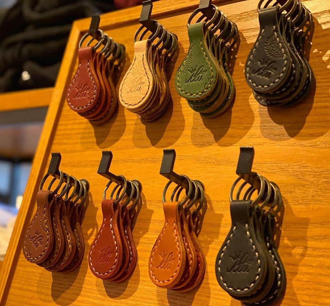original brand 【ilu098】さんのインスタグラム写真 - (original brand 【ilu098】Instagram)「アイルの本革キーリング。 店頭限定デザイン入荷です♫ いつも持ち歩く鍵のリングへもピッタリ。  ilu098/アイル 13:00~19:00(水曜-日曜)  #handmadeinokinawa #沖縄産 #ilu098 #手縫い #本革手縫い #沖縄旅 #普天間」11月19日 12時21分 - ilu098