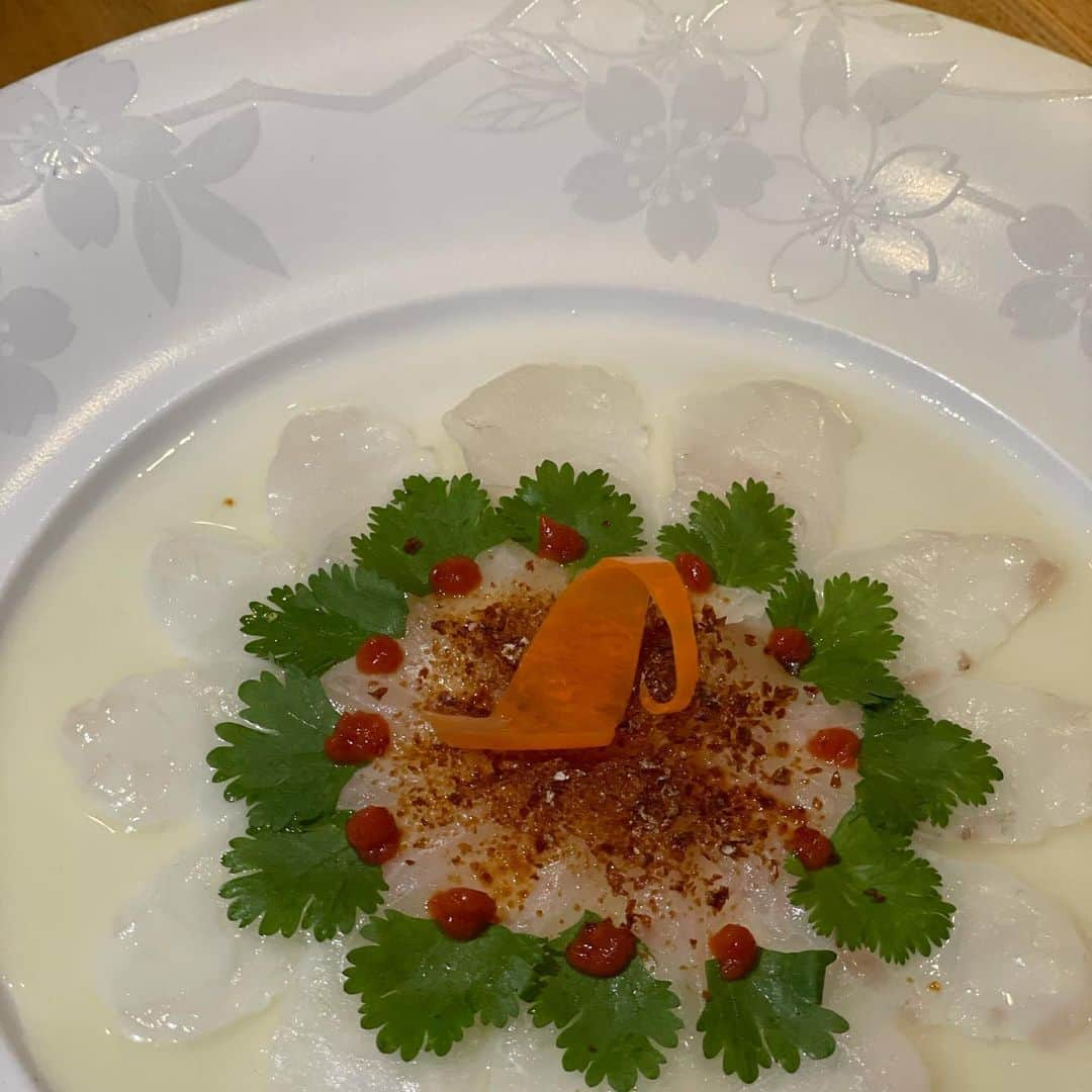 松久信幸さんのインスタグラム写真 - (松久信幸Instagram)「One of my signature dishes.  #tiradito #whitefish  #perú #soysalt @nobumatsuhisa_dinnerware  @matsuhisabeverlyhills」11月19日 12時25分 - therealnobu