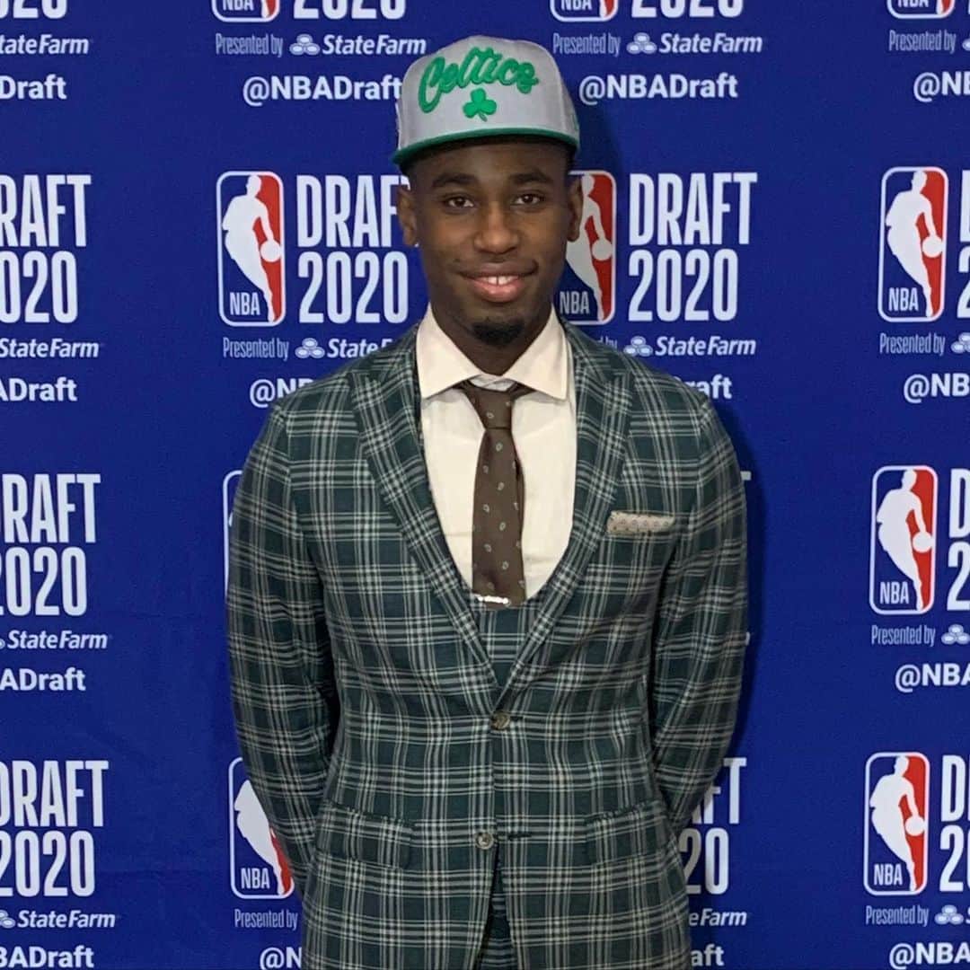 NBAさんのインスタグラム写真 - (NBAInstagram)「The 🧢 makes it #NBADraft official!  *TAP to SHOP*」11月19日 12時33分 - nba