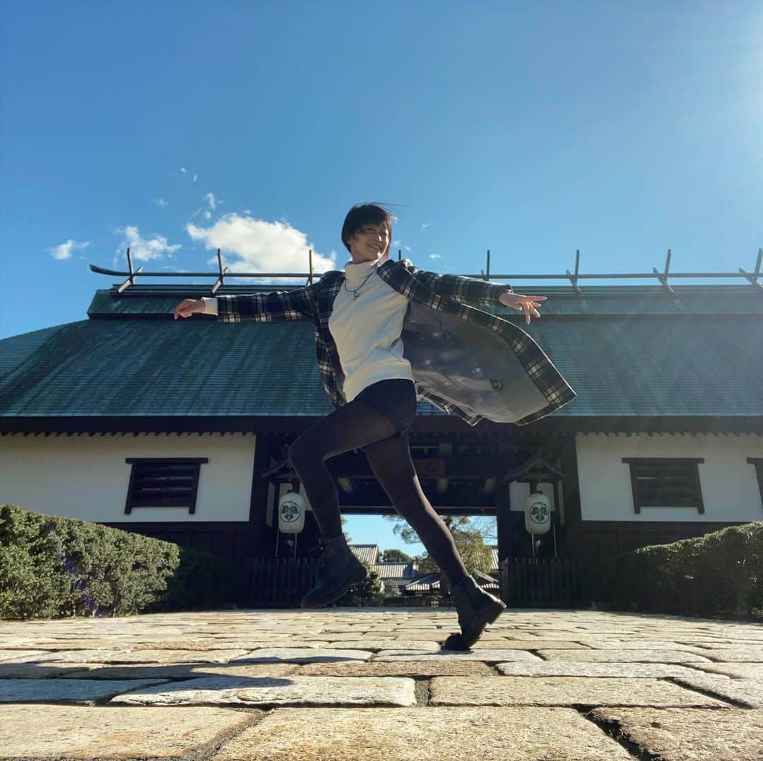 畑亜貴さんのインスタグラム写真 - (畑亜貴Instagram)「飛ぶタイミングが分かった気がした直後に全然撮れてなかったりしてまだまだですが、撮影JOY力は上がってきたかもしれませんおはようございます🌞 #アキハタ勢いある写真修行」11月19日 12時35分 - akihata.jp