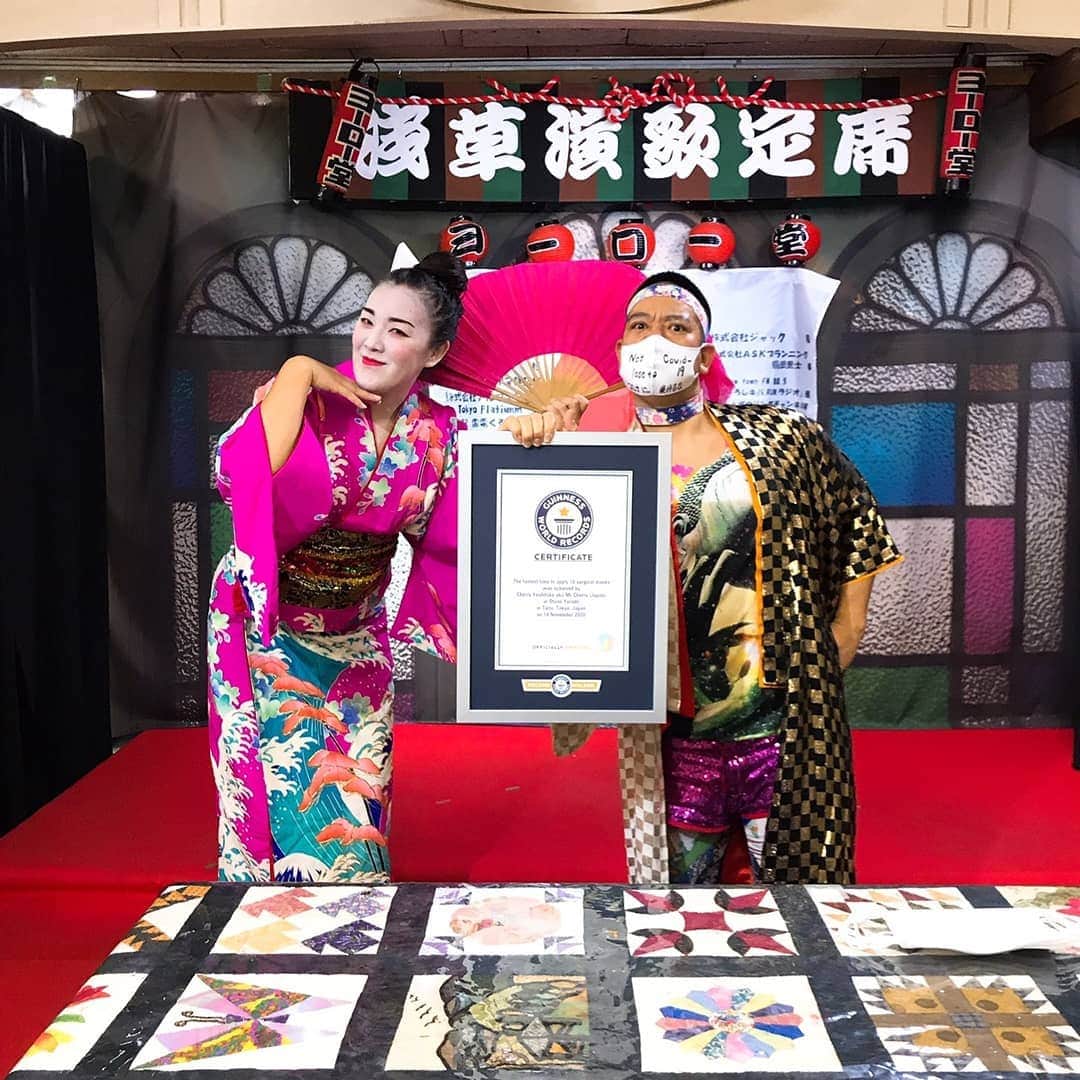チェリー吉武さんのインスタグラム写真 - (チェリー吉武Instagram)「【Fastest time to apply 10 surgical masks】 ・10枚のマスクをつけた最速タイム【12.15秒】 【Most marshmallows caught with chopsticks in one minute (team of two)】 ・1分間に最も多く箸でキャッチしたマシュマロの数【90個】 Guinness World Records updated！ ギネス世界記録達成!  #GWRday #箸勝本店 #たいとう愛 #浅草 #音のヨーロー堂 #チェリー吉武 #mrcherry」11月19日 12時37分 - mrcherry_amazing