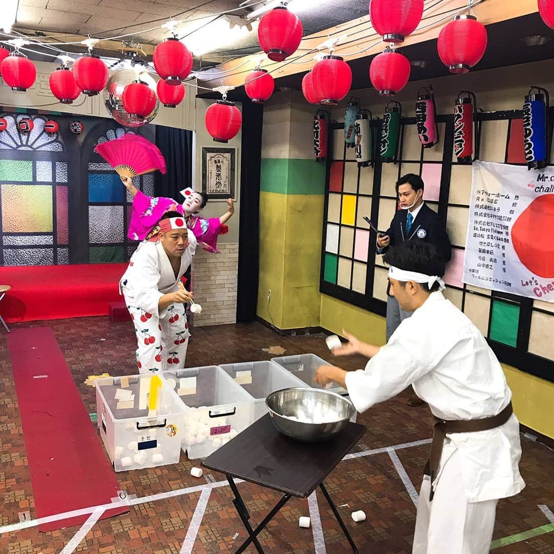 チェリー吉武さんのインスタグラム写真 - (チェリー吉武Instagram)「【Fastest time to apply 10 surgical masks】 ・10枚のマスクをつけた最速タイム【12.15秒】 【Most marshmallows caught with chopsticks in one minute (team of two)】 ・1分間に最も多く箸でキャッチしたマシュマロの数【90個】 Guinness World Records updated！ ギネス世界記録達成!  #GWRday #箸勝本店 #たいとう愛 #浅草 #音のヨーロー堂 #チェリー吉武 #mrcherry」11月19日 12時37分 - mrcherry_amazing