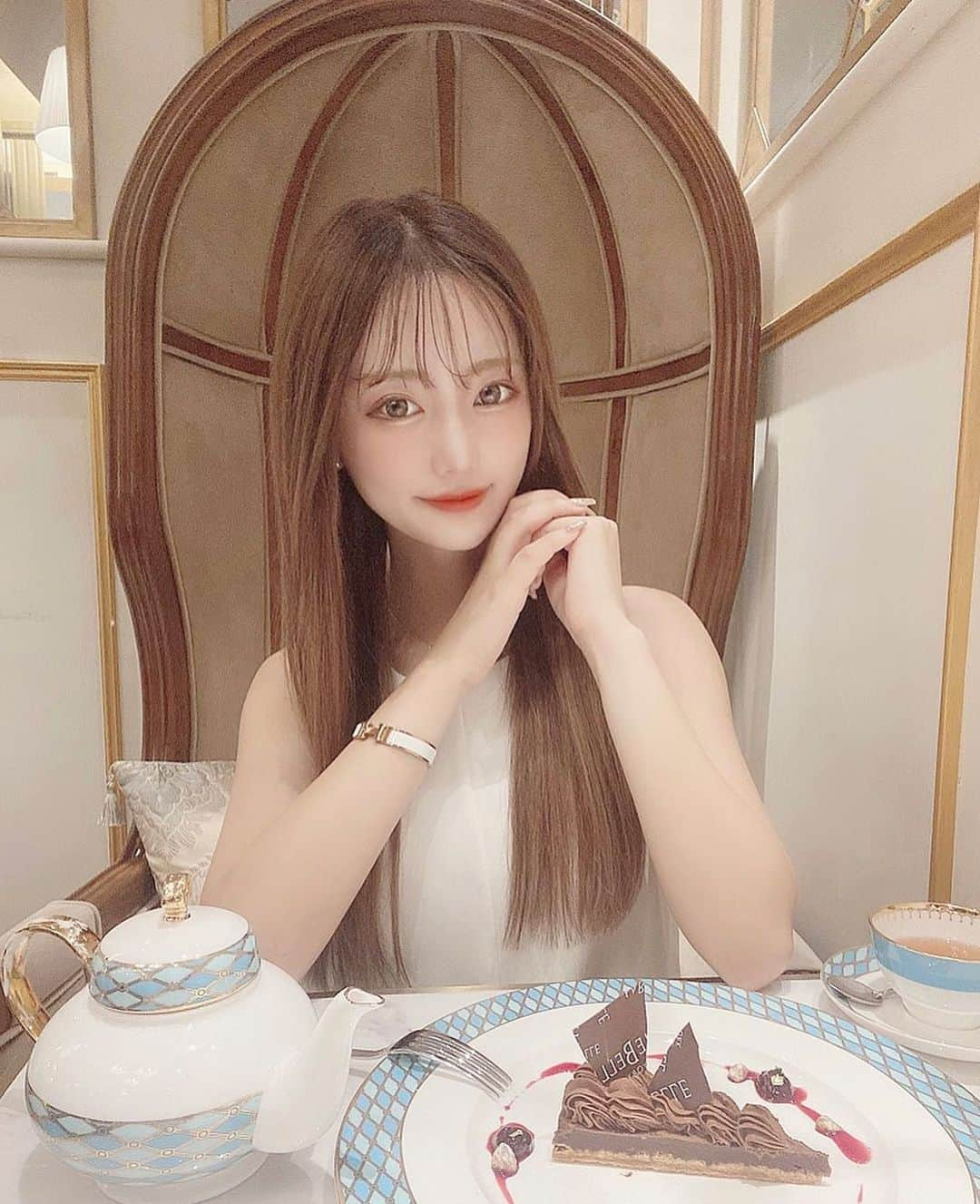 yuukachiさんのインスタグラム写真 - (yuukachiInstagram)「心斎橋カフェ☕💭💎  チョコレート専門店🍫  水色で大好きな空間のカフェだよ💭 場所で椅子の色も違うくて可愛いの❤︎  心斎橋大丸の中にあるカフェだよ🕊 本館2Fにある "marie belle" ぜひ行ってみてね！！  #心斎橋カフェ#心斎橋大丸#チョコレート専門店 #アフタヌーンティー#心斎橋グルメ#チョコレート #mariebelle#mariebellethelounge」11月19日 12時46分 - yuuka_stagram