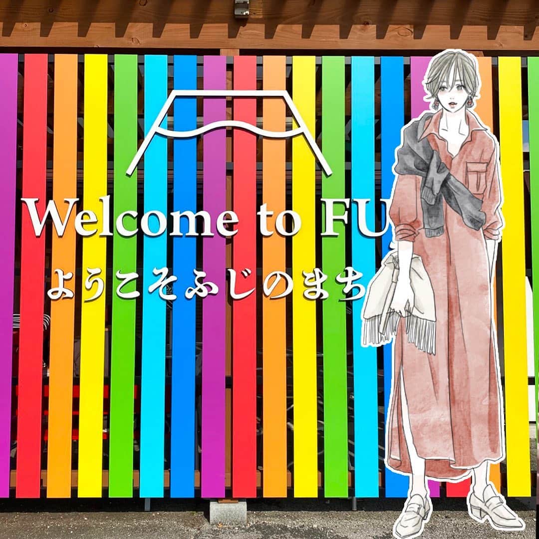 のインスタグラム：「今日11/19の富士市は薄着で外出できるくらい暖かいけれど、明日11/20はお昼あたりに一雨きそう☔️﻿ 折り畳みの傘を持って行ったほうがベター👍﻿ 冷え対策でカーディガンをかたにかけてこなれ感を💋﻿ #富士川SA﻿ 紅葉見にドライブしやす、歩きやすいけれど綺麗めシャツワンピース大活躍🙆‍♀️﻿ ﻿ #tnql #ドライブコーデ #富士市 #コーディネート #おしゃれ #シャツワンピースコーデ #イラストレーターさんと繋がりたい #おしゃれさんと繋がりたい ﻿ ﻿」