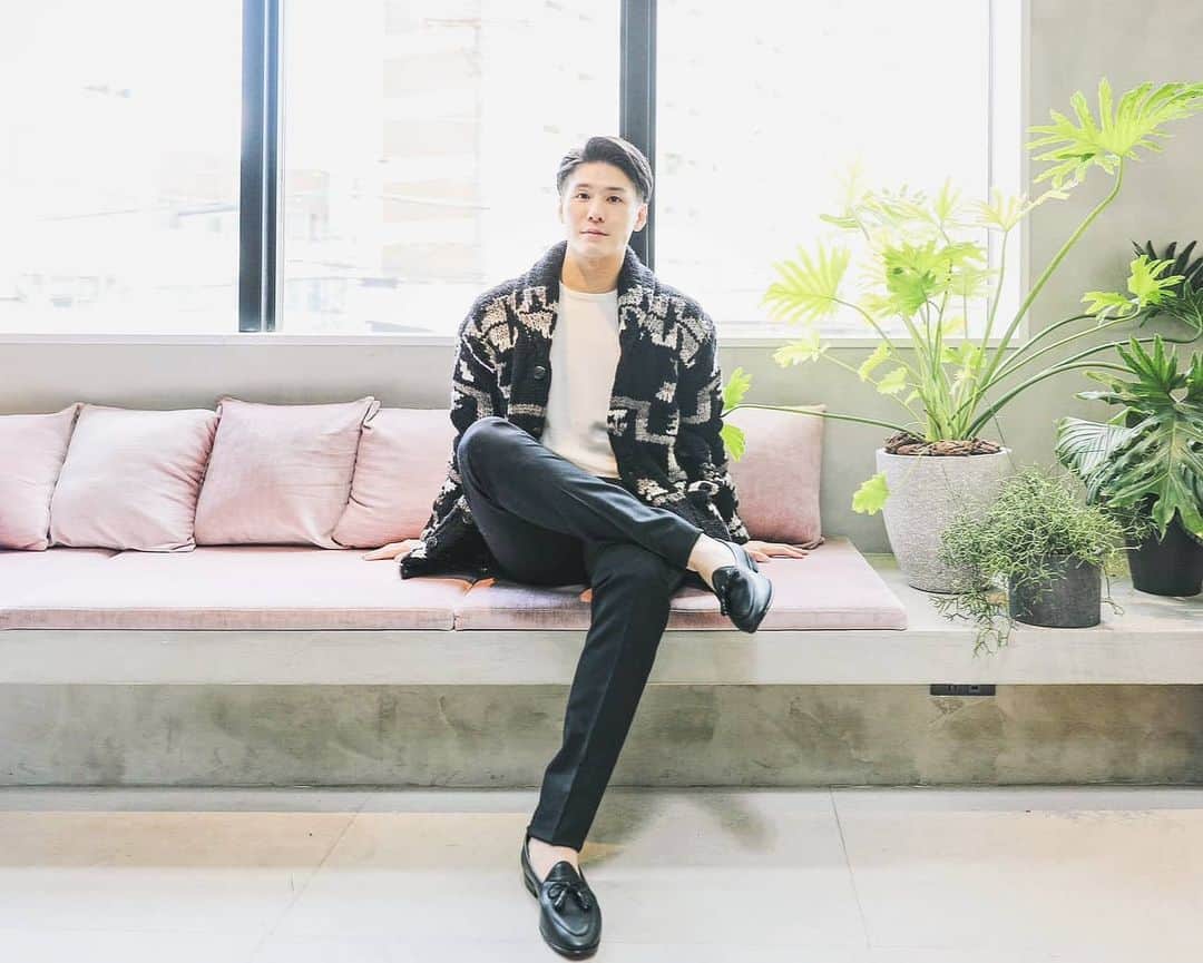 梅川壱ノ介（舞踊家）のインスタグラム：「自然体でいること  𝐁𝐞𝐢𝐧𝐠 𝐚 𝐧𝐚𝐭𝐮𝐫𝐚𝐥. ￣￣￣￣￣￣￣￣￣￣￣￣￣￣￣￣￣￣￣￣￣￣￣ 😊😊😊  #梅川壱ノ介 #日本舞踊 #舞踊家 #伝統芸能 #日本文化 #にほん #伝統美 #日本の四季 #日本の美 #自然 #自然体 #力を抜いて  #幸せに生きる」