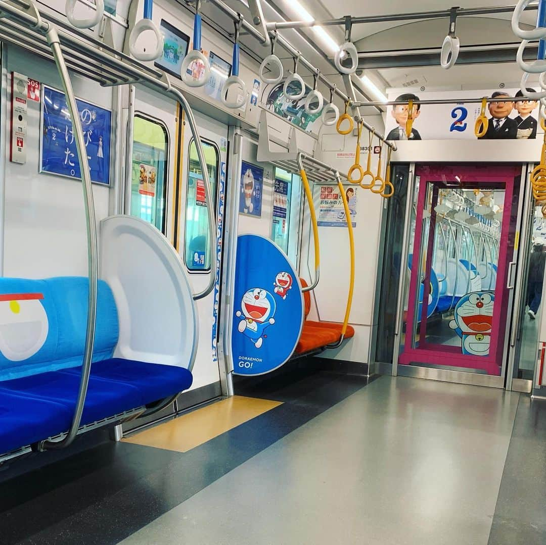 春花きららさんのインスタグラム写真 - (春花きららInstagram)「先日 たまたま乗った電車  ドラえもーーーーん！！！！  #西武新宿線  #ドラえもん」11月19日 13時22分 - maiko_kirara