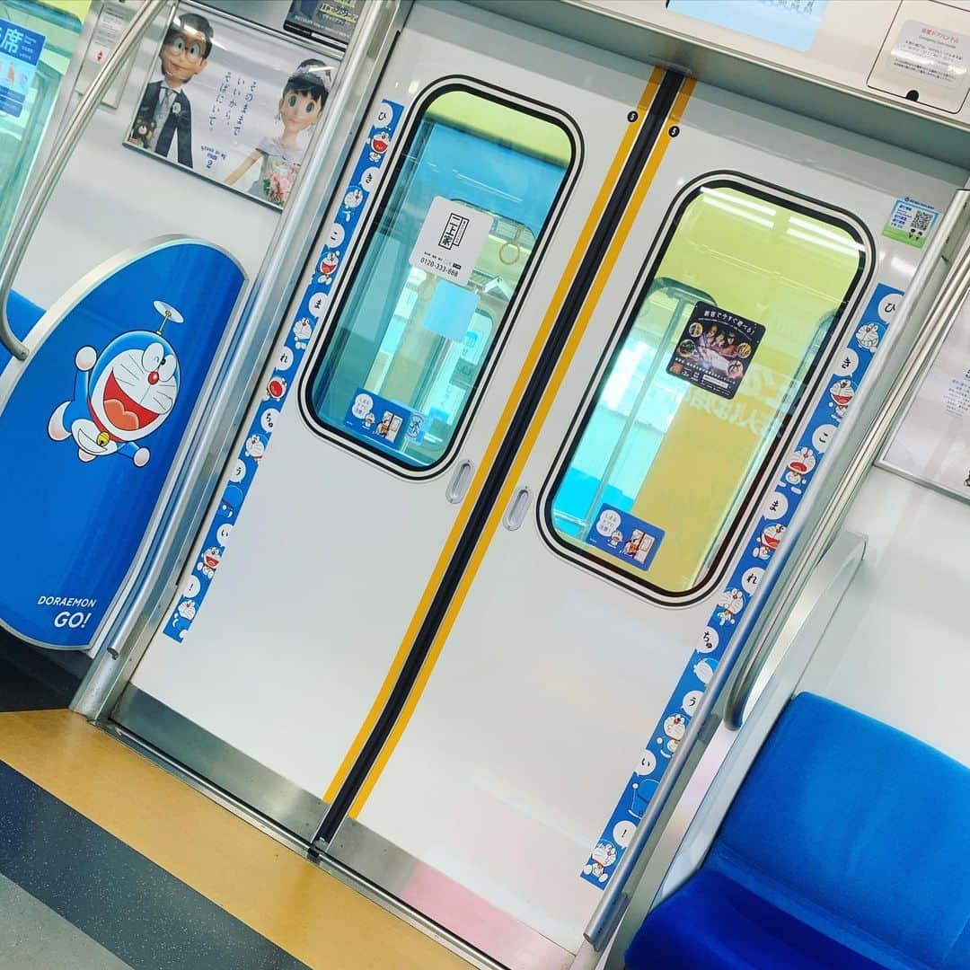春花きららさんのインスタグラム写真 - (春花きららInstagram)「先日 たまたま乗った電車  ドラえもーーーーん！！！！  #西武新宿線  #ドラえもん」11月19日 13時22分 - maiko_kirara