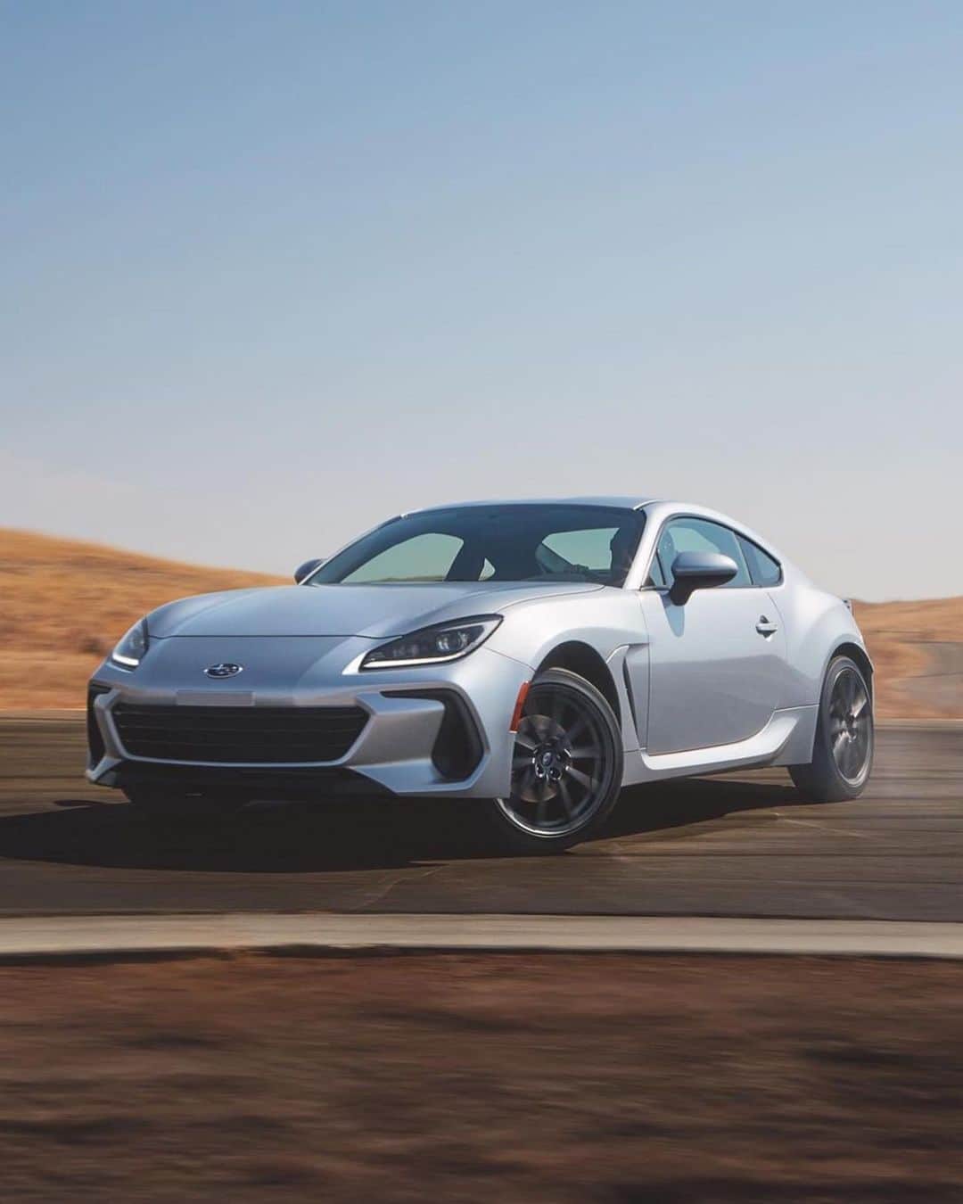 CARLiFESTYLEさんのインスタグラム写真 - (CARLiFESTYLEInstagram)「Thoughts on the 2022 Subaru BRZ? 2.4L Flat-four with 228 hp and 185 lb-ft. 2815 pounds. #carlifestyle #brz #subaruBRZ」11月19日 13時16分 - carlifestyle