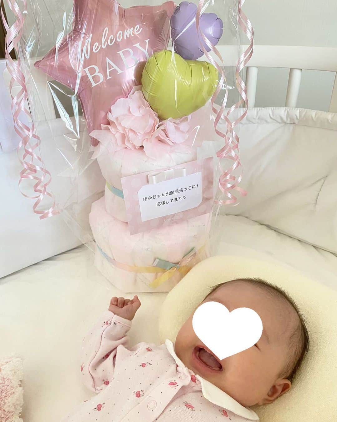 橋本まゆのインスタグラム：「出産前にbaby shower出来ないから﻿と  @shiori_ma_  @izumi.sawada @rsk_0315 から サプライズピンポーンで﻿頂いたとっても可愛いオムツケーキ🎂﻿ 嬉しかったぁ🥺❤️ ﻿使うギリギリまで飾って楽しんでいます♡  娘ちゃんは最近よく笑うようになり﻿ 話しかけると彼女なりに声を出して喋る姿にきゅんきゅんしております🥰 ﻿ #オムツケーキ#女の子ベビー #女の子のママ#新米ママ#赤ちゃんのいる生活#赤ちゃんのいる暮らし」