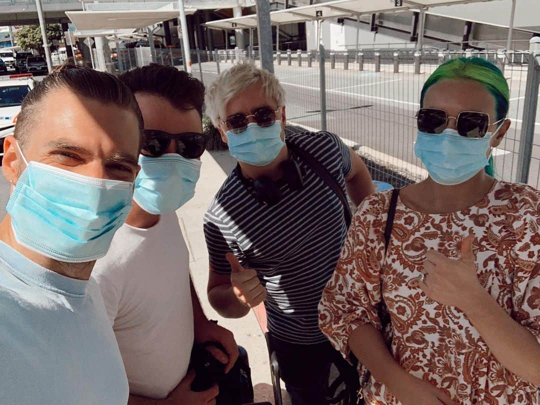シェパードのインスタグラム：「You might not be able tell, but we are SUPER excited to be on our way to Gladstone! 🎉」