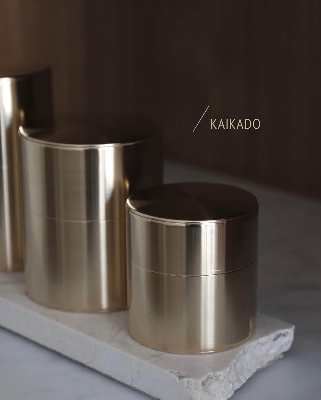 のインスタグラム：「We are pleased to introduce KAIKADO, available now from our shop! (Link on our profile).   *For Indonesian customer please DM for info.   I have long admire their product craftsmanship ever since I first saw them in Japan, and always been one of the must have item on my list! So happy to be able to finally share them with all of you.   Kaikado is a Chazutsu Tea Caddy artisan founded 145 years ago in Kyoto, Japan. Since 1875, these caddies have been made painstakingly by hand which requires 130 steps for completion. Created with materials that age with grace, the outer metal layer will soon develops a unique patina, these caddies are ensured of lasting value as family heirlooms. — #kaikado #halftoune #teacaddy #artisanmade #kyotoartisans #truffypi」