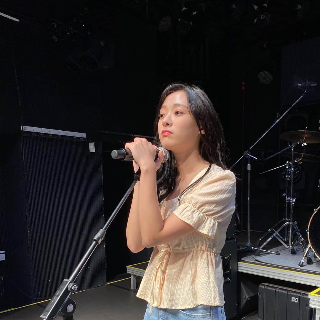 ジンソルのインスタグラム：「본업인듯 아닌듯 #여름아 부탁해」