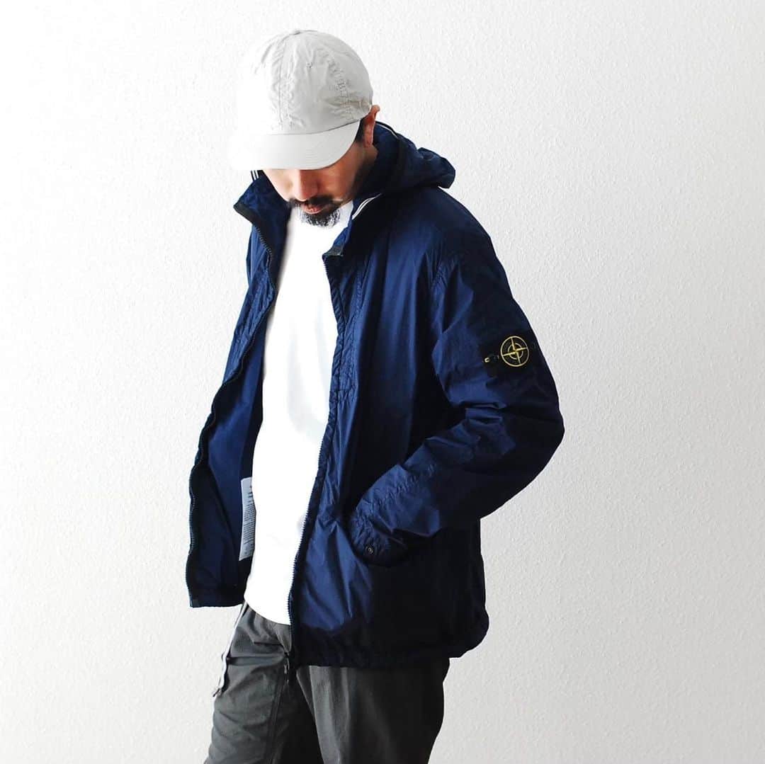 のインスタグラム：「［#10倍ポイント開催中！］ STONE ISLAND / ストーンアイランド  "GARMENT DYED CRINKLE REPS NY" ￥85,800- _ 〈online store / @digital_mountain〉 https://www.digital-mountain.net/shopbrand/000000009189/ _ 【オンラインストア#DigitalMountain へのご注文】 *24時間受付 *15時までのご注文で即日発送 *1万円以上ご購入で、送料無料 tel：084-973-8204 _ We can send your order overseas. Accepted payment method is by PayPal or credit card only. (AMEX is not accepted)  Ordering procedure details can be found here. >>http://www.digital-mountain.net/html/page56.html  _ #STONEISLAND  #ストーンアイランド _ 本店：#WonderMountain  blog>> http://wm.digital-mountain.info _ 〒720-0044  広島県福山市笠岡町4-18  JR 「#福山駅」より徒歩10分 #ワンダーマウンテン #japan #hiroshima #福山 #福山市 #尾道 #倉敷 #鞆の浦 近く _ 系列店：@hacbywondermountain _」
