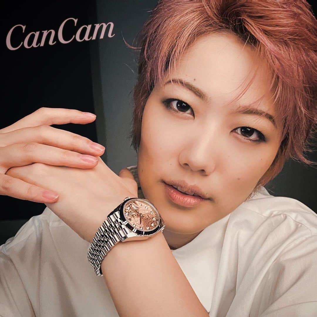 七海ひろきさんのインスタグラム写真 - (七海ひろきInstagram)「☆ 本日「CanCam1月号」が発売になりました！！ . 今回のテーマは腕時計。 憧れのロレックスと一緒に撮影。 用意して頂いたロレックスの盤面が、ちょうど髪色と同じピンクだったことにもエモさを感じた撮影でした。 . すごくカッコよく撮ってもらったのでぜひ見てみてねー！！ . #CanCam #連載 #エモい #emotional #ロレックス #腕時計 #七海ひろき」11月19日 13時32分 - hirokinanami773