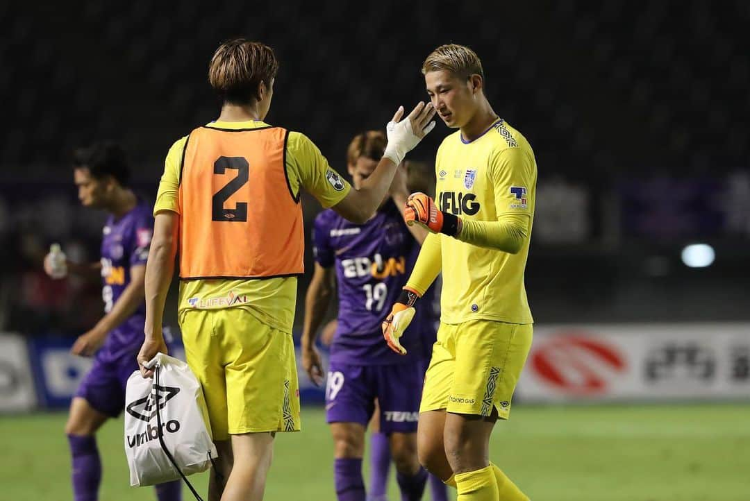 FC東京オフィシャルグッズさんのインスタグラム写真 - (FC東京オフィシャルグッズInstagram)「🔵🔴 俺たちの守護ネ申木木は必ずパワーアップして戻ってくる。  アキ、待ってるぞ!!!!! @aki_hayashi0507  @fctokyoofficial  #林彰洋 #YNWA #FC東京 #fctokyo #tokyo」11月19日 13時41分 - fctokyoofficial