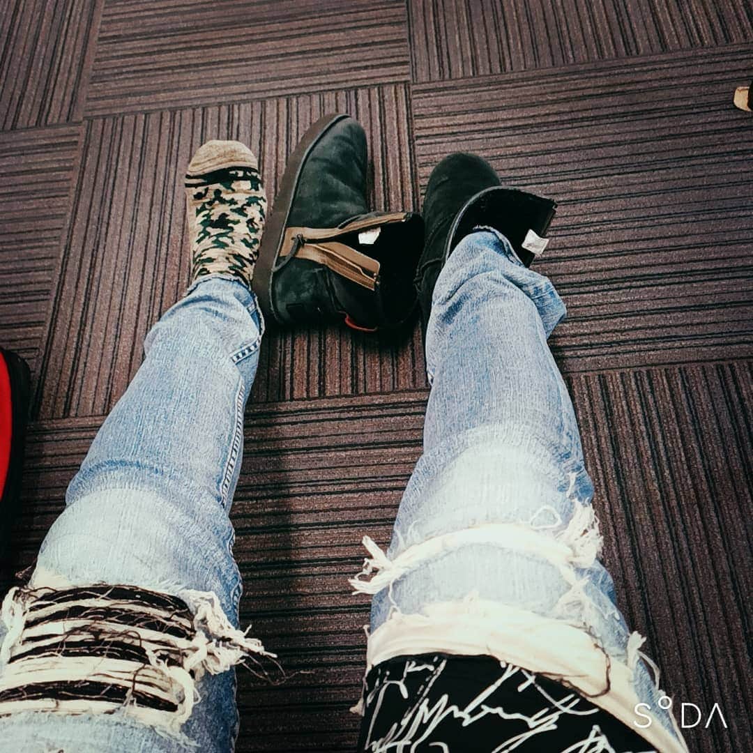 のインスタグラム：「。 寒いと思ったから冬用ブーツ 履いてきたのに、、、 夏用サンダルが欲しいくらい 暑い件について💦  おーのー(￣▽￣;)」