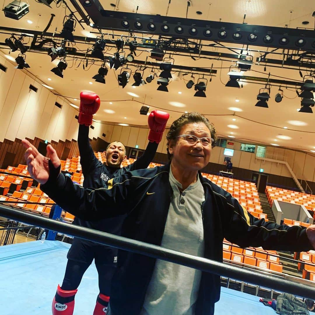 天龍源一郎さんのインスタグラム写真 - (天龍源一郎Instagram)「まだ‼️大会の写真をアップロードして思い返して愉しみたいですからね‼️代表にもインスタに出すようにと‼️🤣  みのるのやつ、面白いことしてくれてるね‼️コレ、インスタバエってやつだよ‼️🤣  #天龍源一郎 #天龍プロジェクト #revolution #livefortoday #を付けろと娘ウルサイ💢」11月19日 14時03分 - tenryu_genichiro