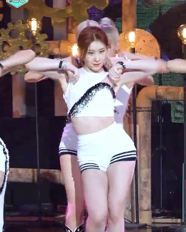 チェリョンのインスタグラム：「suddenly missing not shy era🥺」