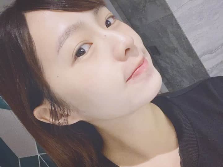 Dewi Chienのインスタグラム：「✨素顏肌～你可以再靠近一點😬！！ #每月的水飛梭 #大衛保養之道」