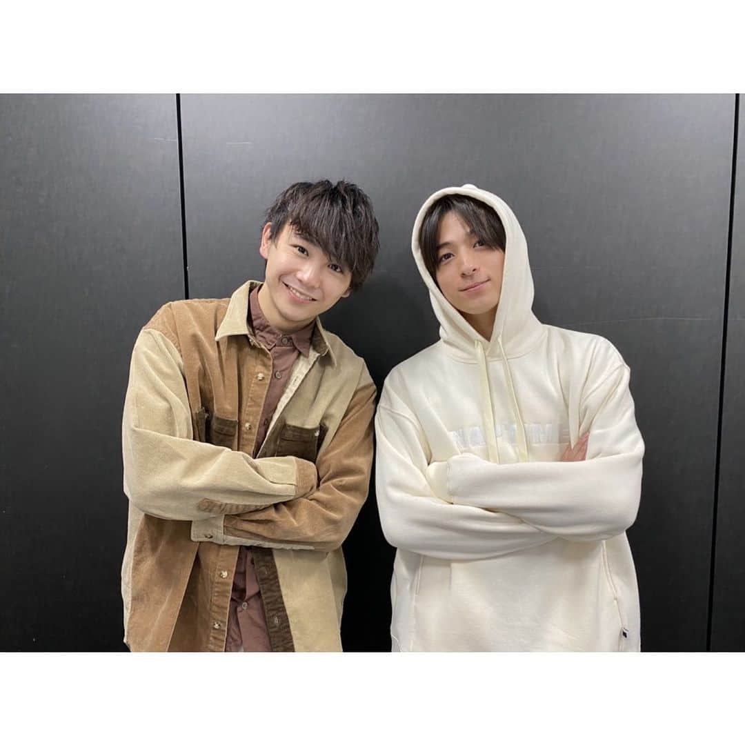 須賀健太のインスタグラム：「【今夜20時から】 FM GUNMA Da-iCE #和田颯 の #ハヤラジ　にゲストで出演させて頂きます！ ゲストとは思えないアットホーム感で、しゃべり倒してしまいました笑 めちゃくちゃ楽しかった！😳  radikoでは全国から聴けるみたいなのでぜひ！！」