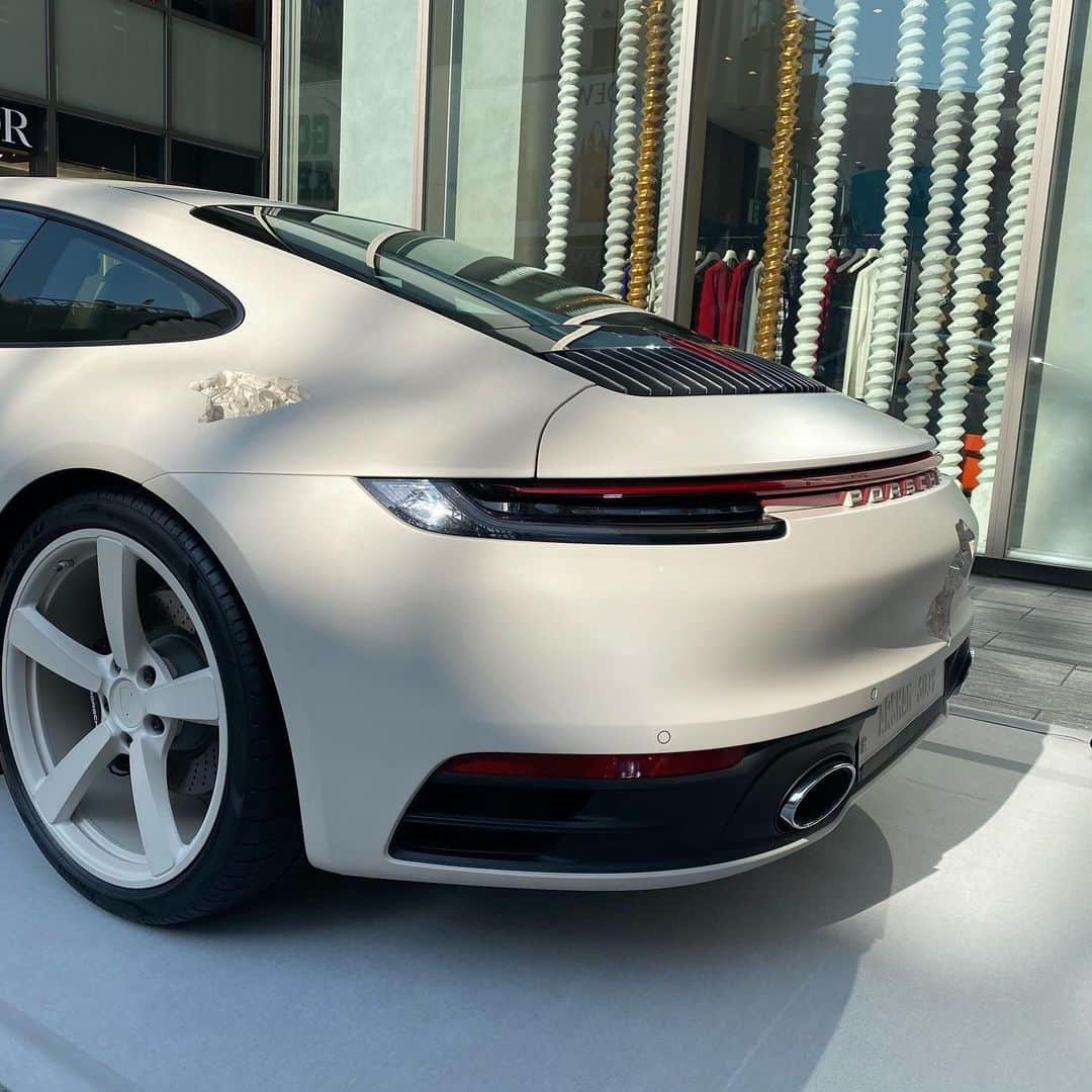 Porsche Japanさんのインスタグラム写真 - (Porsche JapanInstagram)「侵食された911?  ダニエル・アーシャムの象徴的なモチーフを外観に取り入れたアートカー「Crystal Eroded Porsche 911」を渋谷パルコにて本日限定で公開。 どうぞお立ち寄り下さい。  #ポルシェ #Porsche #911 #DanielArsham #アート #渋谷PARCO1周年おめでとうこざいます」11月19日 14時23分 - porsche_japan