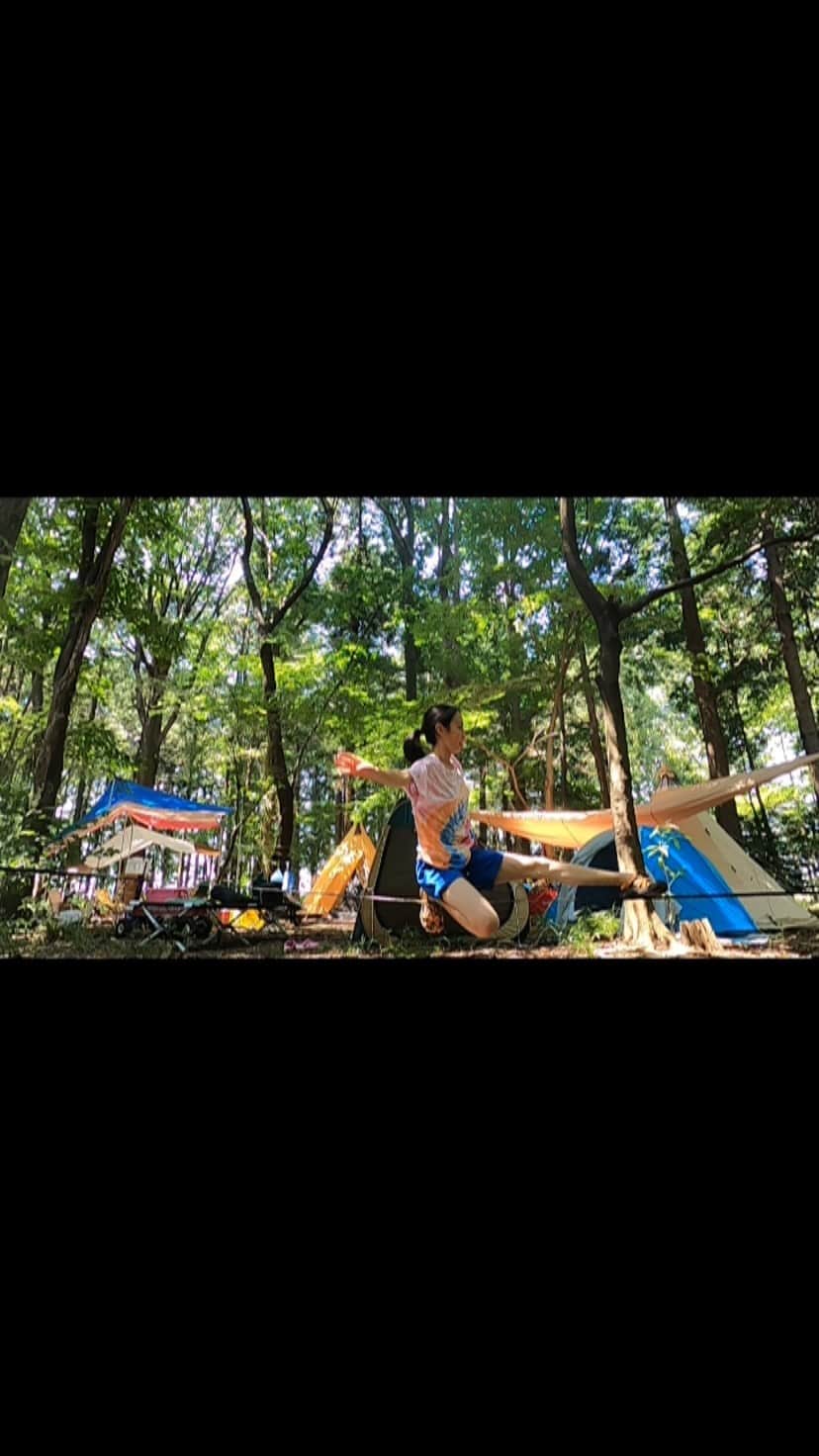福田恭巳のインスタグラム：「2020.8 JIBLINE in Summer camp!!  @jeeprealgames  @gibbonslacklines  @gibbonjapan  @karadafactory   #スラックライン #slackline #slacklife #gibbonslacklines #ジープ #jeep #JeepRealGames #ThePowerofReal #jeep_real  #yukimi #福田恭巳 #ママアスリート #女の子ママ #産後ダイエット #子どものいる暮らし  #体幹トレーニング #バランス #ヨガ #ピラティス #jibline #camp #summer」