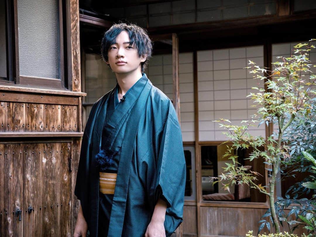和合真一のインスタグラム：「着物〜 着物男子はいかがっすか〜  テレビ番組でのロケ中に郡上八幡にて着させていただきました #岐阜県 #郡上八幡 #和服の和に似合うねの合で和合です #和合真一 #shinichiwago」