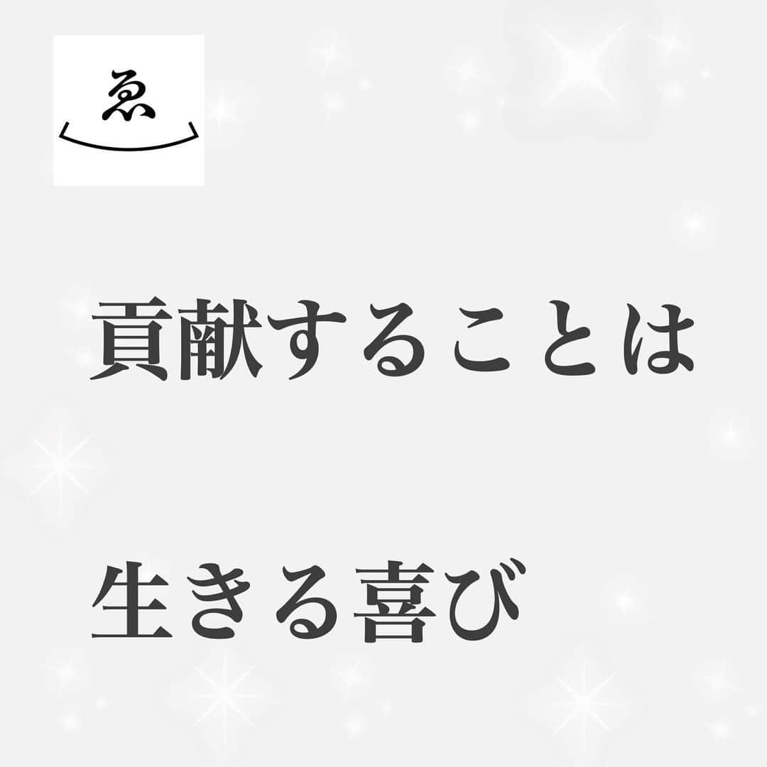 高木ゑみのインスタグラム：「料理塾の生徒様からご連絡いただきました。﻿ ﻿ 下記、引用させていただきます。﻿ ﻿ -------------------------﻿ ﻿ "ゑみ先生の病気の報告を受けて私も何か出来ないかと思い、本日生まれて初めての「ヘアドネーション」をしました。﻿ ﻿ ゑみ先生に直接ということではありませんが、同じように病気と向き合って頑張る方の中には、医療用ウィッグを必要とする方がいます。﻿ そんな方のお役に立てればと思い、ロングヘアを20㎝ほどバッサリ切り、専門機関に寄付することにしました。﻿ ﻿ 襟足が涼しく、まだドキドキしながら美容院からの帰り道途中です^ ^﻿ ﻿ 私も初めて知ったときは、こんな素敵な貢献があるなんて！と感じました。﻿ ﻿ ちなみに私は「つな髪」というところに寄付します。﻿ ﻿ https://www.organic-cotton-wig-assoc.jp﻿ ﻿ ゑみ先生の髪もかなり長さがあるので、ご自身も寄付されてもいいかもしれませんね☺️﻿ ﻿ こちらのサイトからなら15cmあれば寄付できます。﻿ 他は30cm〜というところが多いのですが。﻿ ﻿ 提携の美容院でなくても、束ねた髪を送るだけです❣️私も自分で送るので、今まだ手元にあります😆お別れは少し寂しいけど、誰かのためになると思えば良い気分になれます🎶﻿ ﻿ 今私に思いつく貢献はこの程度のことですが、ゑみ先生に勇気をもらって行動をすることができ、晴れやかな気持ちです。﻿ ﻿ 一緒に頑張ります。﻿ またお料理教室に行く日を楽しみにしています❣️﻿ ﻿ これからも配信楽しみにしています🎶"﻿ ﻿ -----------------------------﻿ ﻿ と、メッセージをいただきました。﻿ ﻿ なんと素敵なことでしょう！！！﻿ ﻿ ﻿ 世界中で、がんと闘う多くの方が髪の毛を失い、ウィッグを必要としています。﻿ ﻿ あなたの行動が、誰かの為になり、笑顔が生まれます。﻿ ﻿ コーヒーショップでの朝の一杯のコーヒーが、﻿ アフリカの子供達の数人分のランチやマスク、教科書代になります。﻿ ﻿ 誰かの役に立ったと想像すると、気持ちが豊かになりませんか？﻿ ﻿ 貢献することは、生きる喜び。﻿ ﻿ ヘアードネーションはじめ、ささいなことでもいい。なにか、あなたの行動が、世界の誰かの笑顔を生み出せますように！！！﻿ ﻿ ﻿ ﻿ #社会貢献﻿ #寄付﻿ #チャリティ﻿ #慈善活動﻿ #ヘアードネーション﻿ #つな髪﻿ #ウィッグ﻿ #人毛﻿ #抗がん剤治療」