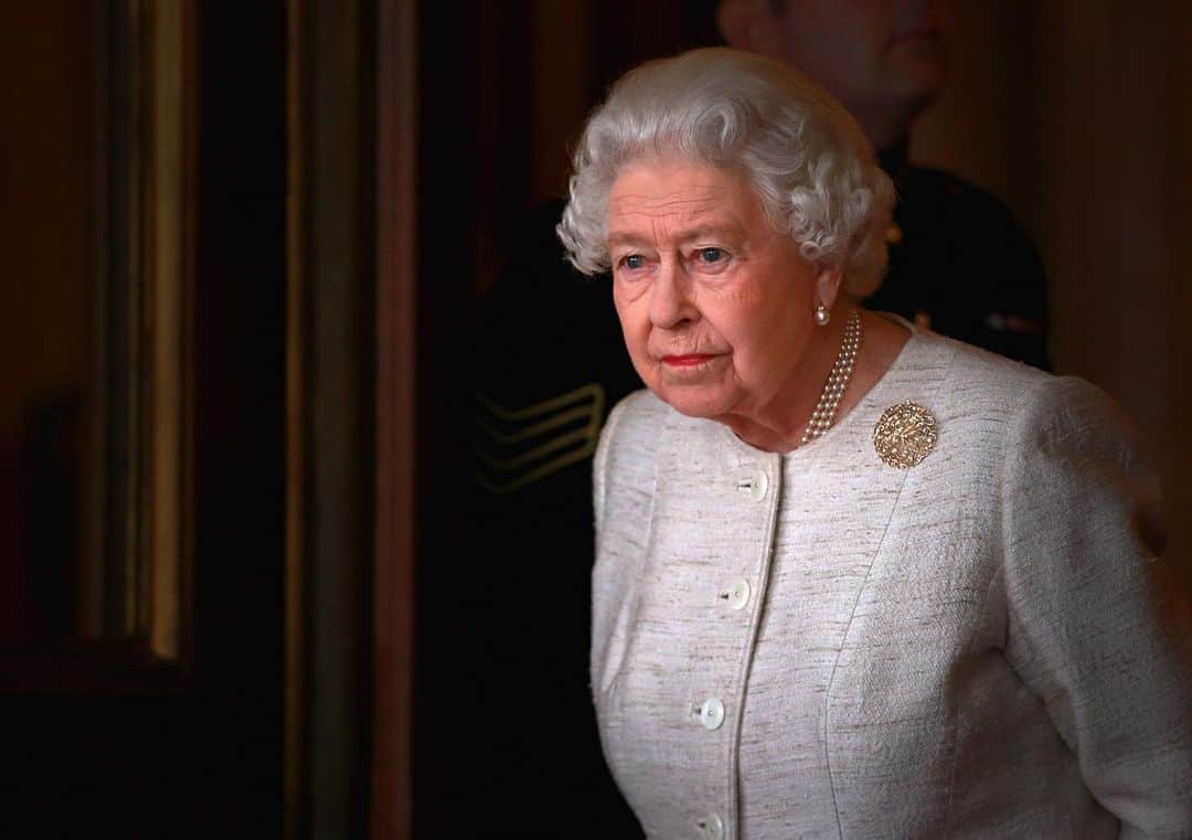 Vogue Australiaさんのインスタグラム写真 - (Vogue AustraliaInstagram)「As #QueenElizabethII approaches her 95th birthday next year, some royal experts are saying that she will voluntarily end her long reign and step aside, leaving her son, #PrinceCharles, to ascend the throne. So what will happen if, and when, #The Queen steps down? Read the fascinating protocol in the bio link. 📷 Getty Images」11月19日 15時05分 - vogueaustralia
