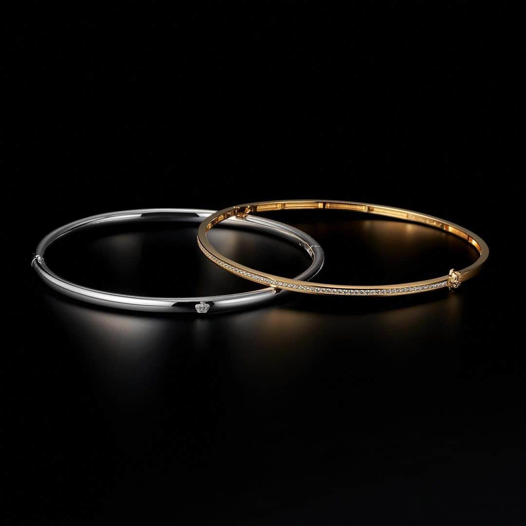 ジャスティンデイビスのインスタグラム：「“PUNISH ME” Choker⠀ パイプ状のパニッシュミーチョーカー パンクテイストな アイテムで首元にインパクトを放つ、 サイドのブリッジ部分を プッシュして開閉に便利な機能を施した 片開きスタイル ⠀ “PUNISH ME” Choker / STONE⠀ 正面、側面の3面に限りなくストーンをセットした ラディエンスブレスレット、どの方向から見ても眩い煌めき が美しいストーンブレスレットの新しいスタイル 煌めくストーンをセットしたパニッシュミーチョーカー パンクテイストなアイテムもエレガントロックな印象に、 サイドの ブリッジ部分をプッシュして開閉に便利な機能を施した 片開きのスタイル ⠀ #justindavis  #ジャスティンデイビス  #choker」