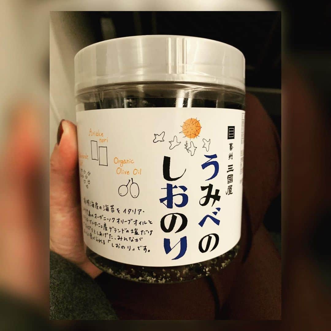 中澤裕子のインスタグラム：「🍁広島土産🍁  前から好きで食べていて ある日お店に並ばなくなって 残念だったこの海苔。  なんと！広島で買えた！ これはかなりかなり嬉しい 再会だ！  広島の海苔だっのか😍  ほんと美味しい。 つまみです🍻  来月も買うもちろん。  #広島 #三國屋さんの海苔  #ジム #がんばって行って良かった #時間は有効に使おう #アフターケアもしっかりと #鍼」