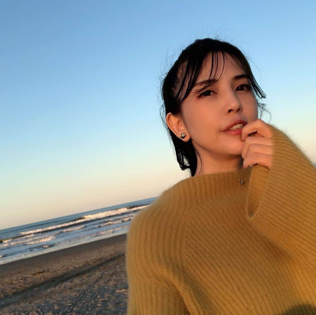 かねさだ雪緒さんのインスタグラム写真 - (かねさだ雪緒Instagram)「前回の写真撮影の時の海 夕暮れの空と夜 とても綺麗だったから沢山自撮りしました 海は大好きだけどどんどん寒くなってきて少し寂しい😭 コロナやインフルエンザも心配だし、風邪もひかないようにしなきゃですね #九十九里浜 #夕暮れ  #海」11月19日 15時23分 - yukiokanesada