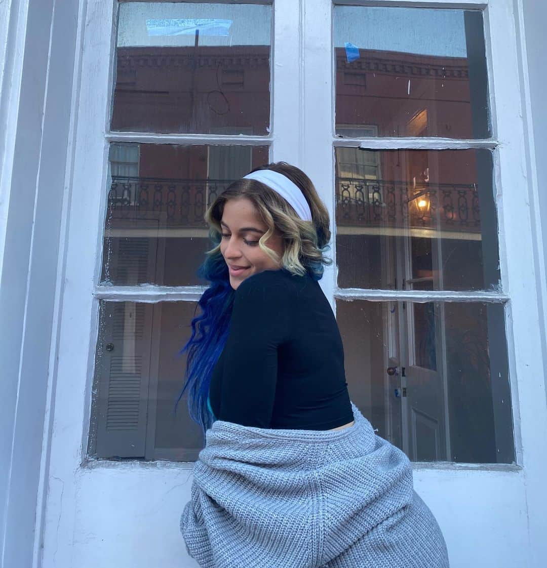 ベイビー・アリエルさんのインスタグラム写真 - (ベイビー・アリエルInstagram)「hi instagram my hair is blue」11月20日 2時35分 - babyariel