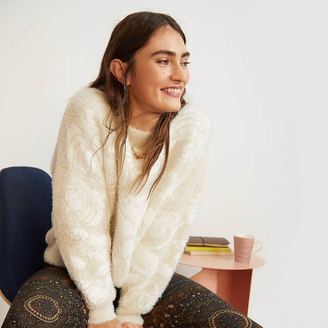 デシグアルのインスタグラム：「Winter whites or warm feeling? ❄️🔥 All of them! #CelebrateDifferent」