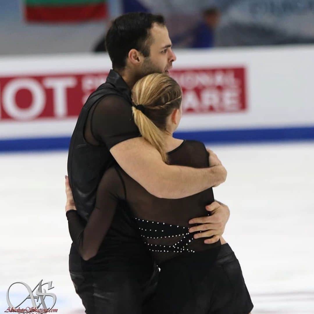 のインスタグラム：「Words can’t describe how great competition atmosphere feels after such a long break. ✨ • Extremely thankful and excited to compete at the Rostelecom cup Grand Prix in Moscow already tomorrow! 🇷🇺 • #figureskating #pairskating #competition #grandprix #rostelecomcup」