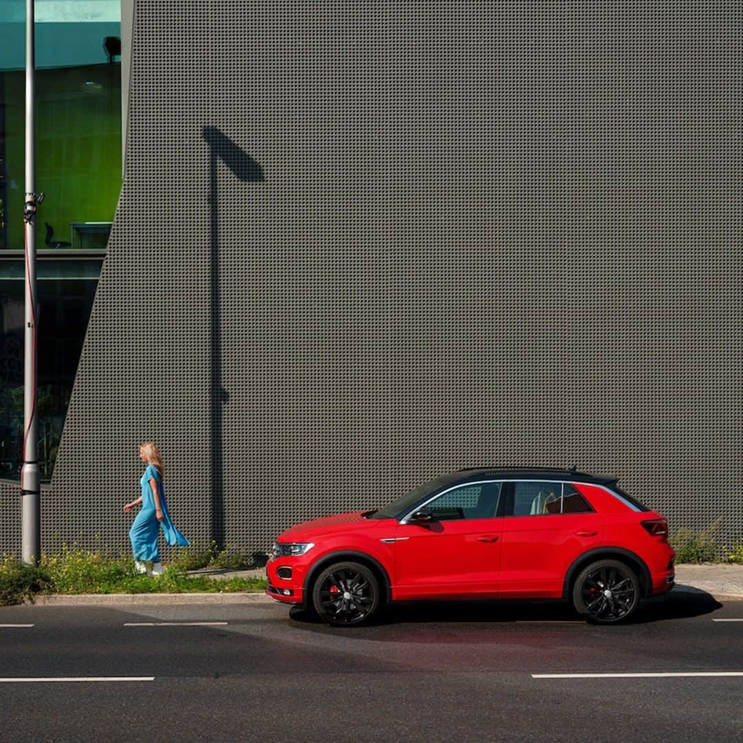 フォルクスワーゲンさんのインスタグラム写真 - (フォルクスワーゲンInstagram)「Colourful eye-catcher. #streetstyle #architecture #vwtroc #volkswagen #vw」11月20日 1時15分 - volkswagen