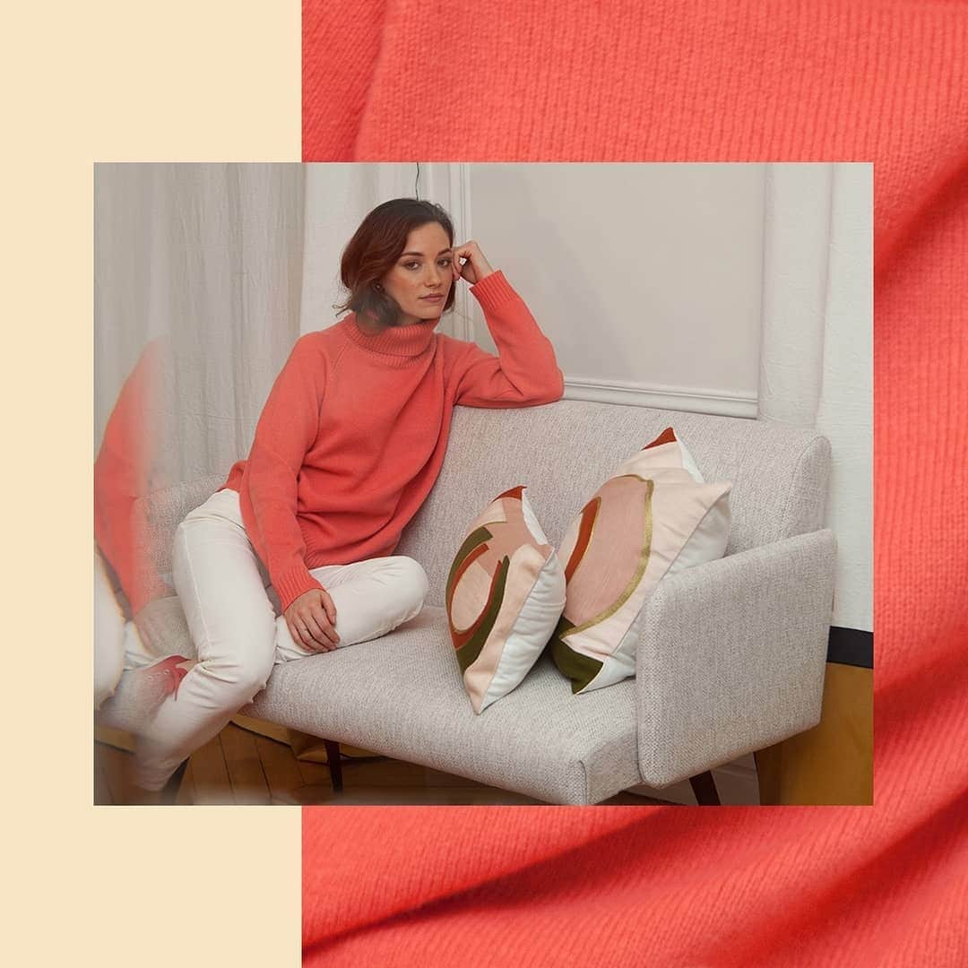 ベンシモンのインスタグラム：「Télétravail #means gros pull doudou pour nous ❤️ ​Parce qu'on a toutes envie de se sentir bien dans nos pulls et surtout en ce moment, notre équipe a développé avec amour Christen, le col roulé en laine et cachemire large et confortable qu'on rêve toutes d'avoir dans nos dressings !💭 ​Alors, qui ne l’a toujours pas adopté ?  ​#bensimon #mode #tennis #pull #confinement」