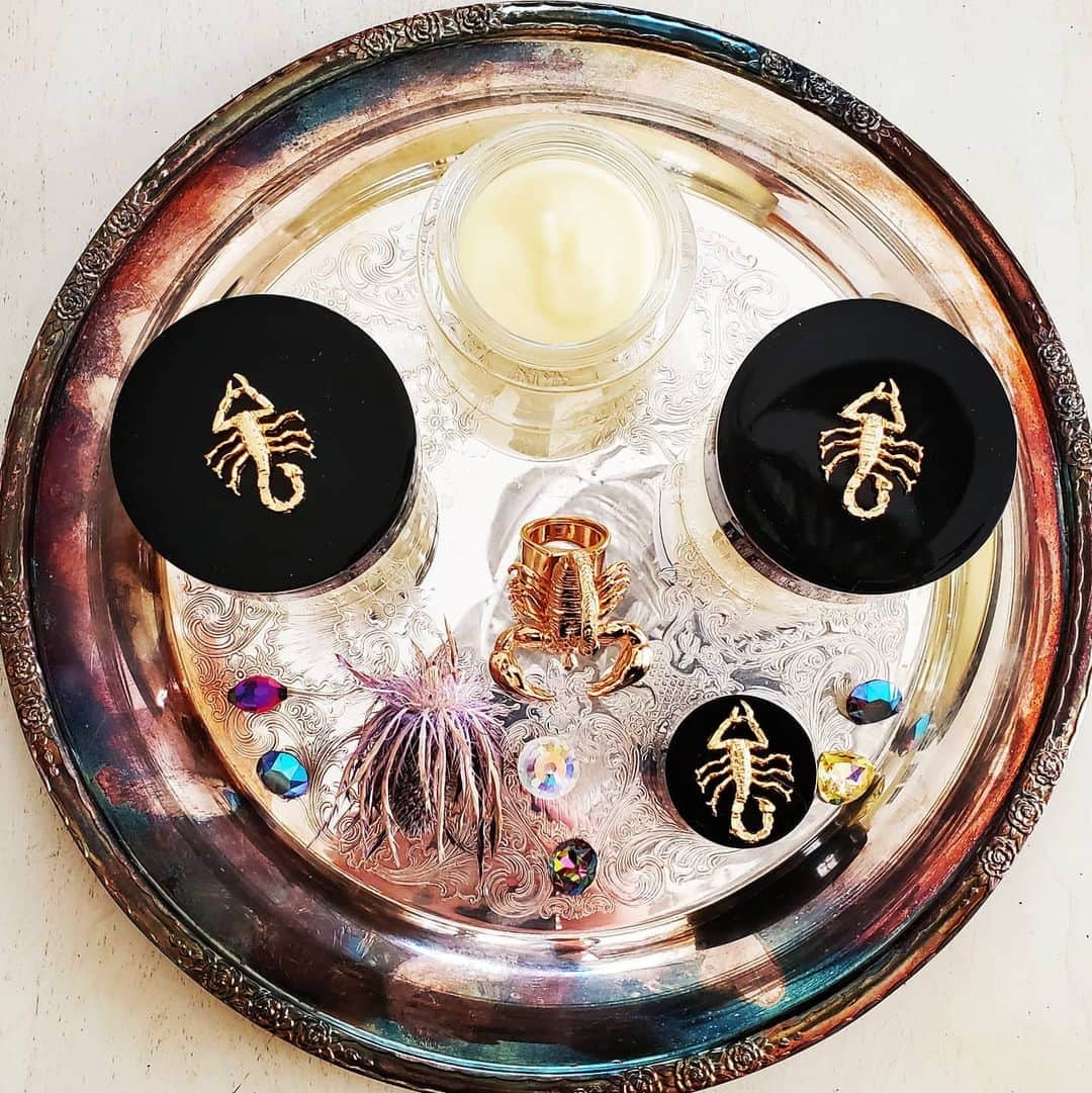 のインスタグラム：「GASOLINE GLAMOUR X SCORPION +  NEW GASOLINEGLAMOUR.COM LAUNCHING 2021  SCORPION BUTTER #ORGANIC #ORGANICSKINCARE #VEGAN #VEGANSKINCARE #CLEANSKINCARE #GREENBEAUTY #CRUELTYFREE #ECOBEAUTY #NONTOXIC #CANDLES  #PERFUME #SKINCARE  #EMPIRE #IDONTQUIT #BURYYOURDOUBTS #OFTENIMITATEDNEVERDUPLICATED #WOMAN #FIGHTER #TRUEGRIT  #TRYME  #THEONLYLAWISSURVIVAL #PLAYFORBLOOD #DONTTAKEANYSHIT  #LOVERULES #RAREFIND #THEONEYOUFEED  #GASOLINEGLAMOUR #GASOLINEGLAMOURXSCORPION #SCORPIONPOWER #ITSNOTBRAGGINGIFYOUCANBACKITUP 🦂🖤👑♠️⚡💎 GUTSY POWERFUL HONEST CLEAN CRUELTY FREE VEGAN SKINCARE 4EVERYONE SMALL BATCH HANDMADE IN LA」