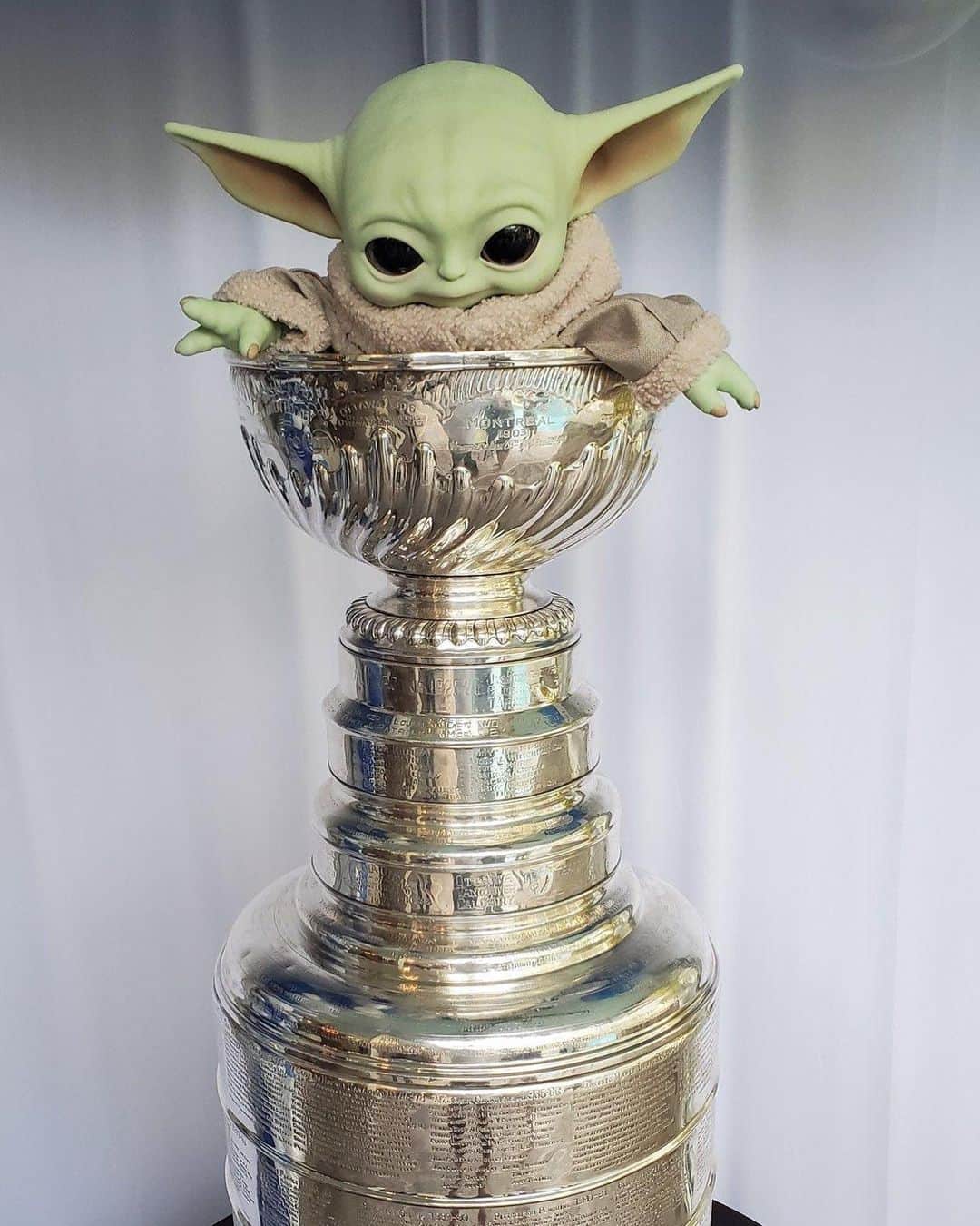 NHLさんのインスタグラム写真 - (NHLInstagram)「Put Baby Yoda in the Cup, you must.」11月20日 1時31分 - nhl