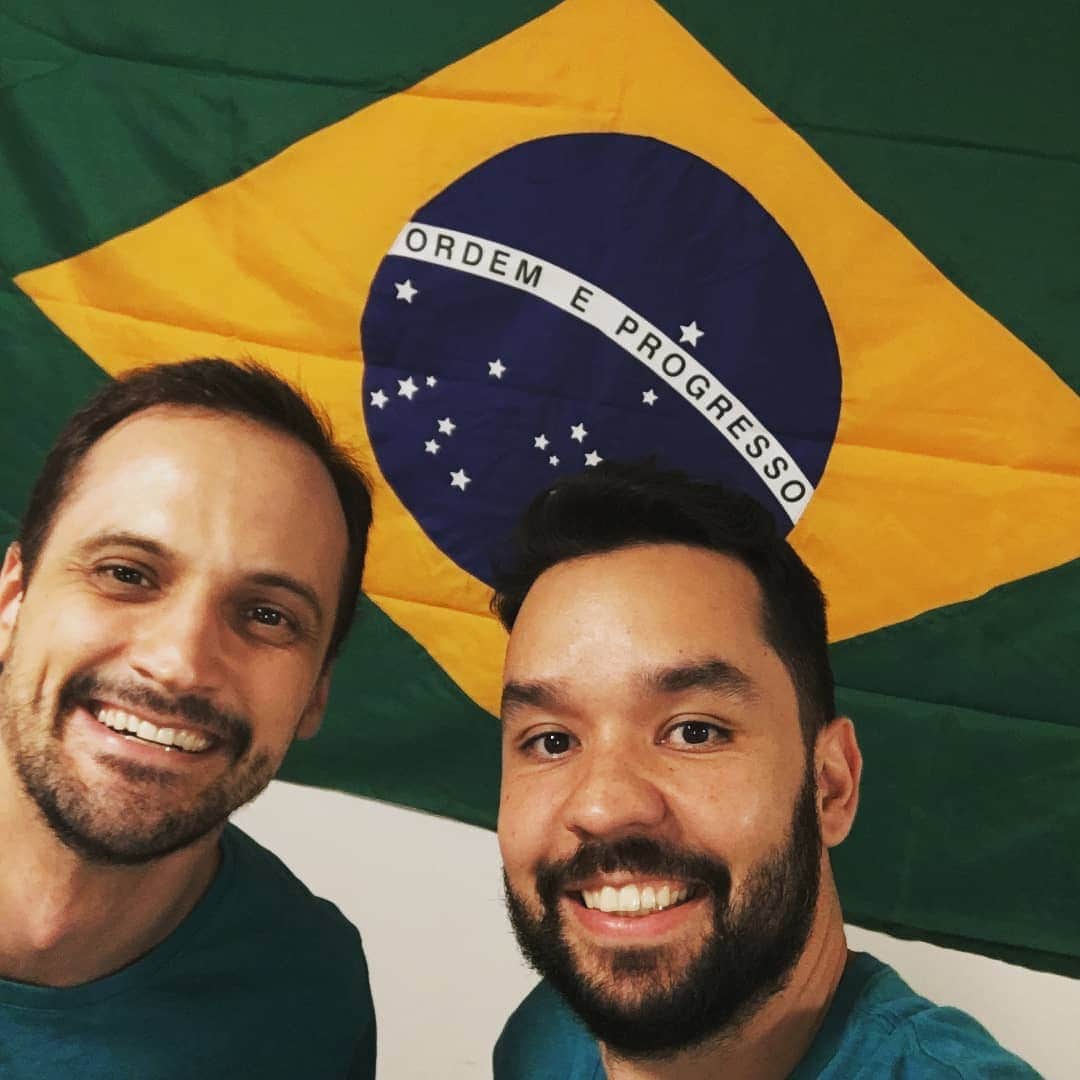 ウィリアム・アルジョナのインスタグラム：「Dia da bandeira. Uma lembrança especial em nosso quarto nas olimpíadas do Rio 2016. Vai Brasil!!! @lipe_fonteles」