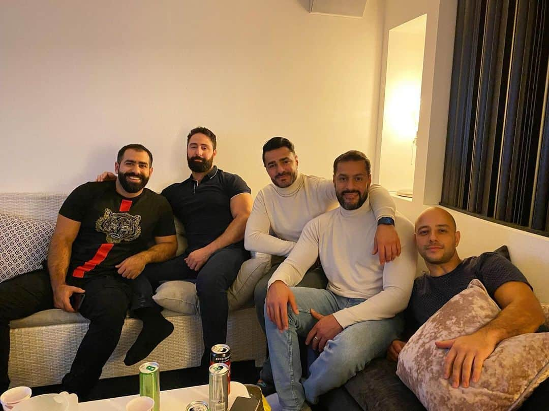 マヘル・ザインのインスタグラム：「With my أحباب after the #Khabib fight! Always a bliss to hang out with the boys 😎」