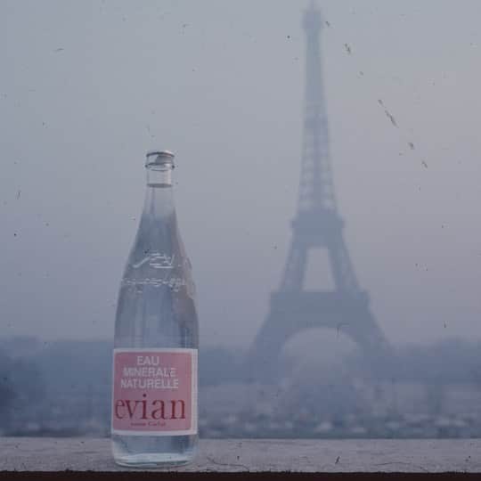 evianのインスタグラム：「An icon meets another one. It seems as though the evian archives are full of treasures. ✨  Photo circa 1960.   #evian #evianwater #positivedrops #stayhydrated #evianarchive」