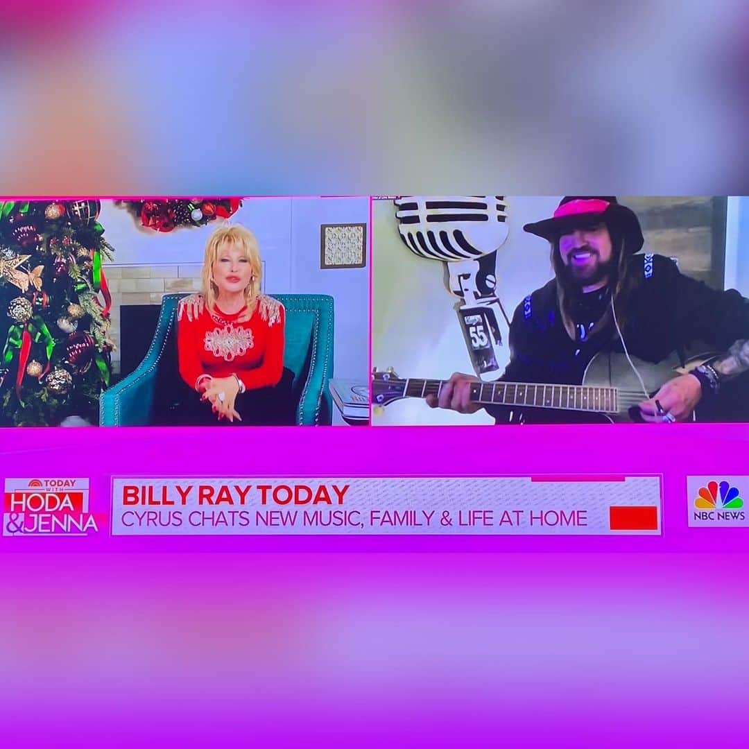 ビリー・レイ・サイラスのインスタグラム：「‪Thank you @dollyparton! #ChristmasWhereWeAre‬」