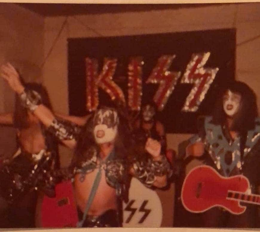 KISSさんのインスタグラム写真 - (KISSInstagram)「#ThrowbackThursday : Thanks #KISSARMY for sharing your 1970's #KISSMemories. These photos are AWESOME!  What's the oldest personal #KISS related photo you have? We'd love to see it.」11月20日 1時49分 - kissonline