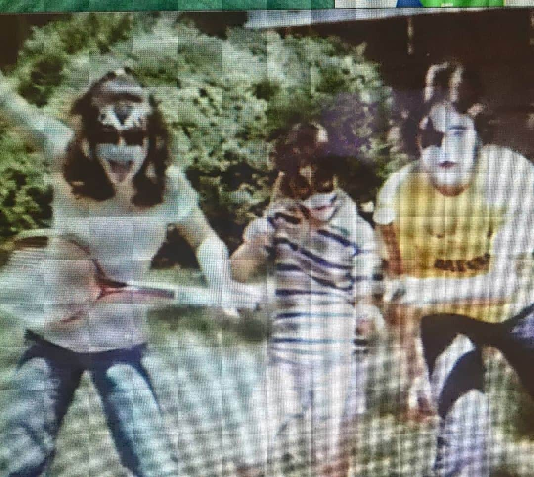 KISSさんのインスタグラム写真 - (KISSInstagram)「#ThrowbackThursday : Thanks #KISSARMY for sharing your 1970's #KISSMemories. These photos are AWESOME!  What's the oldest personal #KISS related photo you have? We'd love to see it.」11月20日 1時49分 - kissonline