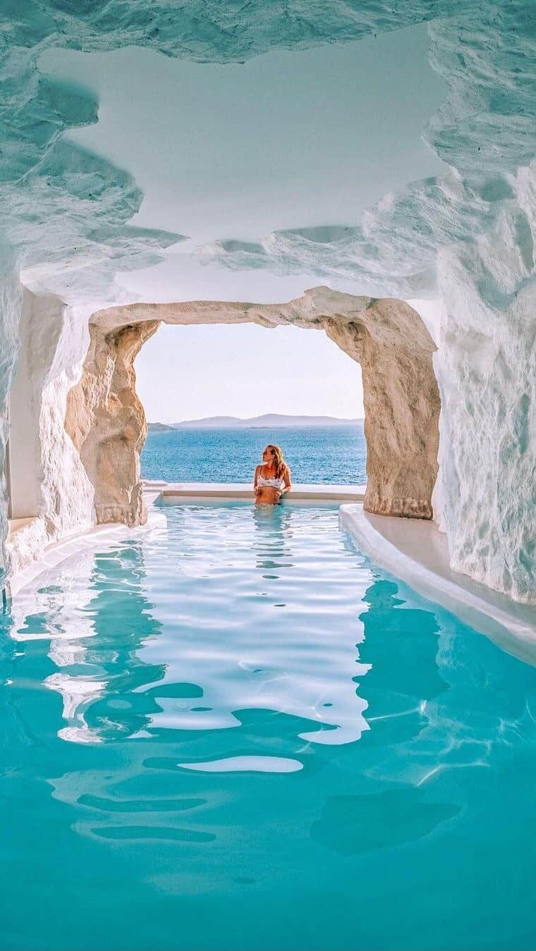 Izkizのインスタグラム：「Cave Pool room tour at @cavotagoomykonos in Mykonos, Greece.  What’s the coolest hotel room you’ve ever stayed in? this was definately one of mine.  #greece #mykonos #cavepool #instagramreels #reels #summer」