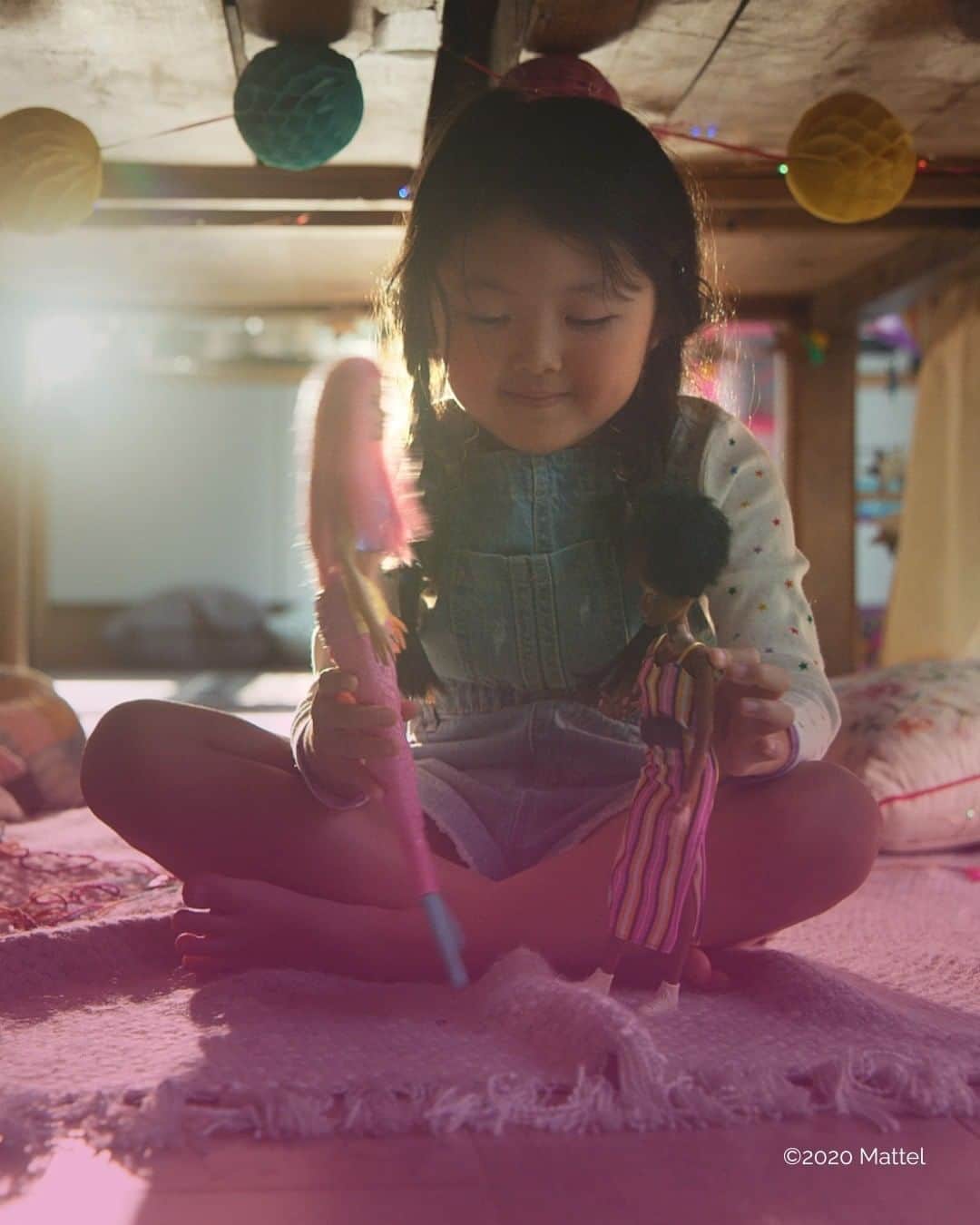 バービーのインスタグラム：「The gift of a doll can open up a world of possibilities. A new study shows that playing with dolls like #Barbie is time well spent, helping to develop empathy in children. For more, tap our Story or visit barbie.com/BenefitsOfDollPlay.」