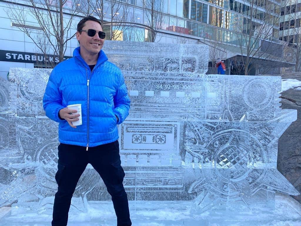 ティエストさんのインスタグラム写真 - (ティエストInstagram)「I’m always somewhere between chill beats and hot coffee. #TBT」11月20日 2時05分 - tiesto