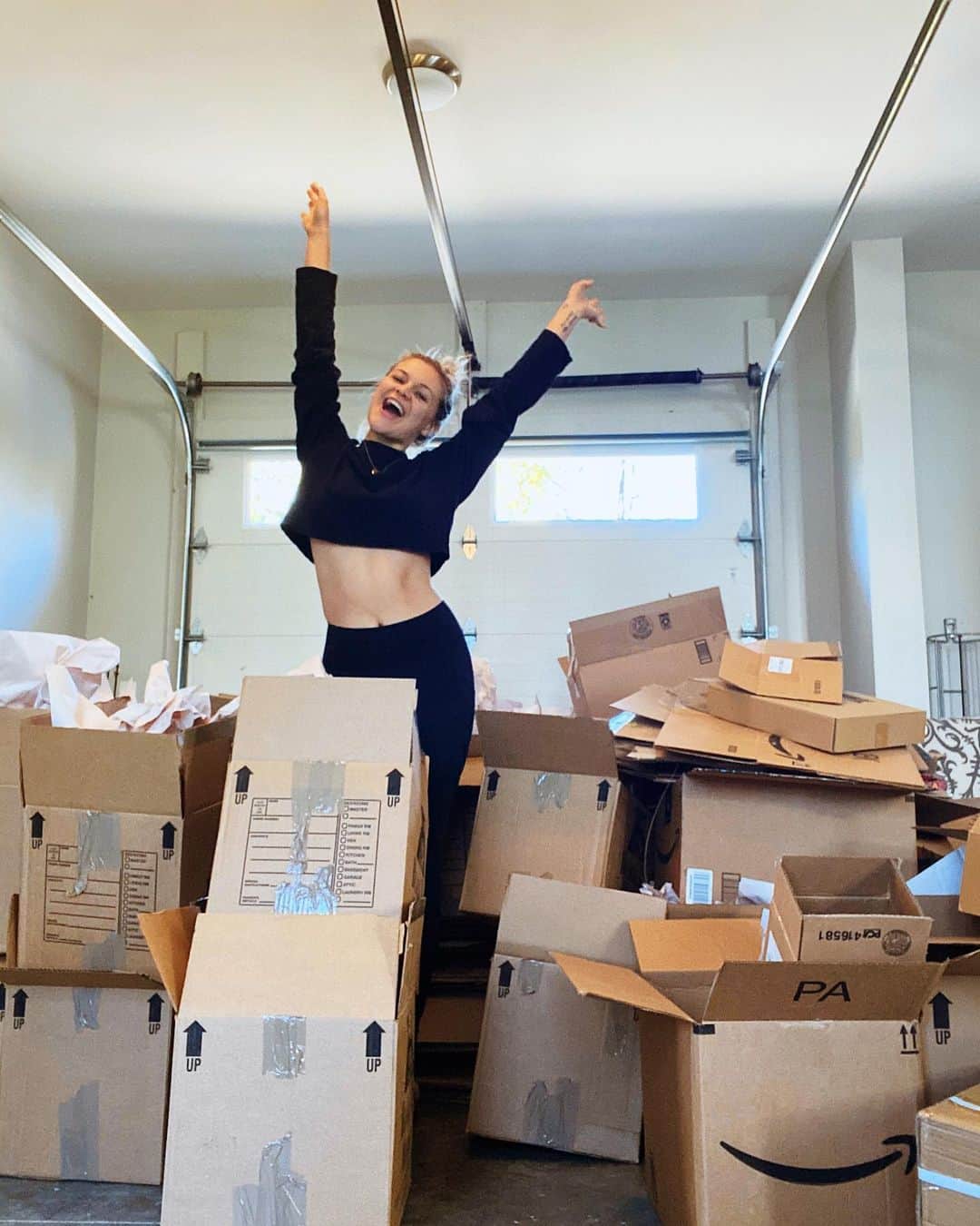 Kelsea Balleriniのインスタグラム：「in the midst of swimming in moving boxes, I got a call that Miss Me More just went DOUBLE PLATINUM. it was a nudge of encouragement that my heart needed and I’m just continually blown away by the connection I’ve found to y’all through this music. Thank you for being such a light this year. I miss YOU more. Do you get it? K bye.」